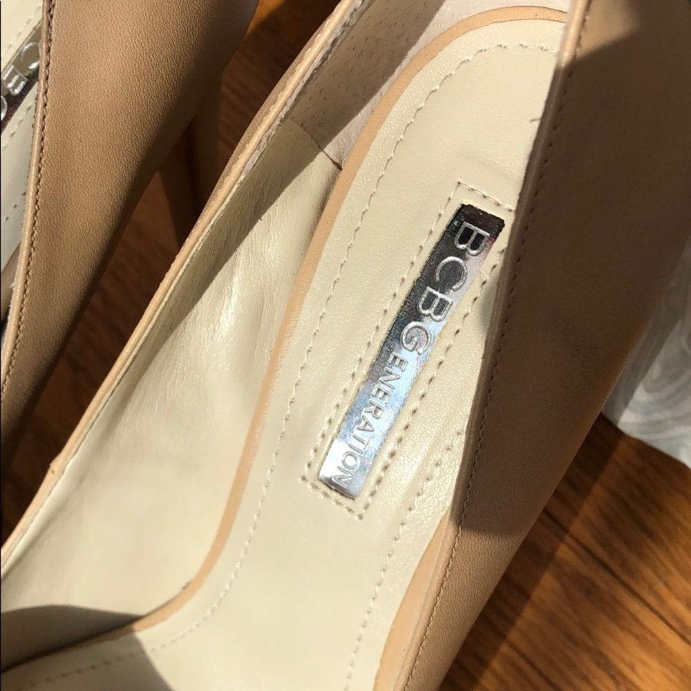 BCBGeneration Parade Pumps - Picture 2 of 3